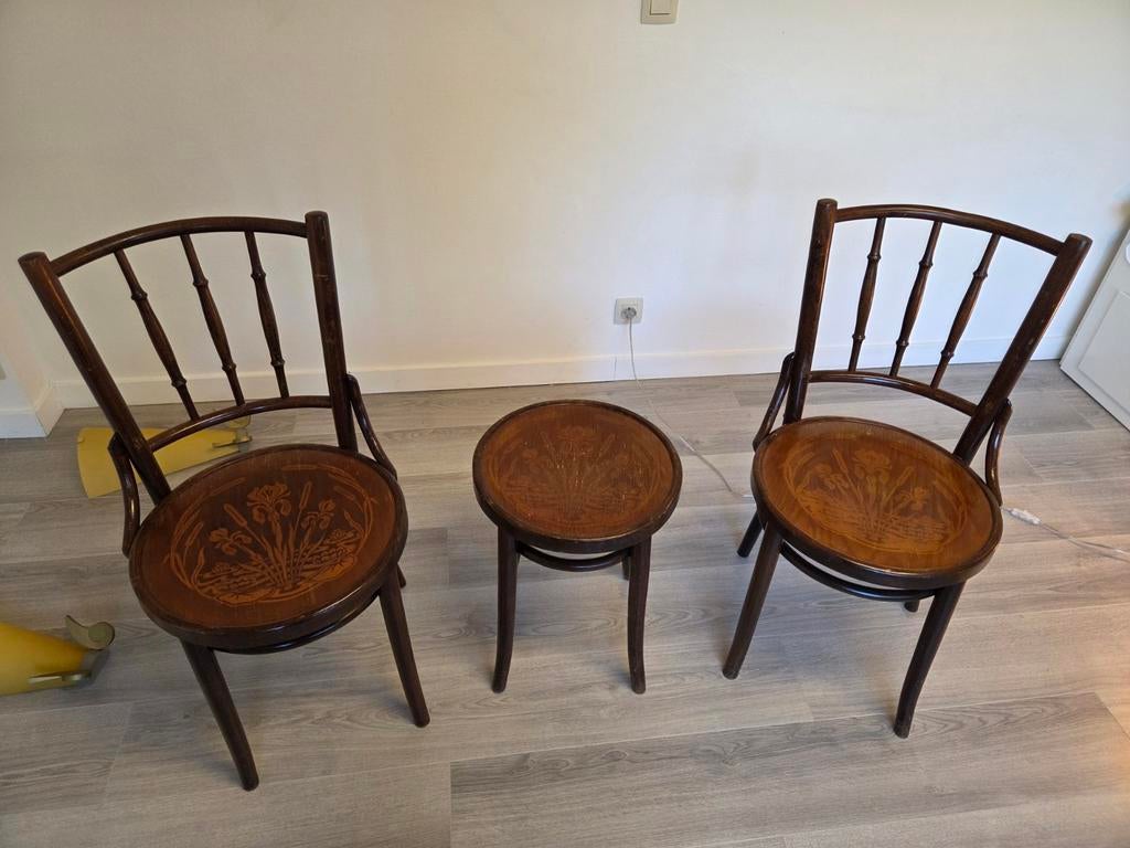 Bentwood bistrostoelen, Ophalen