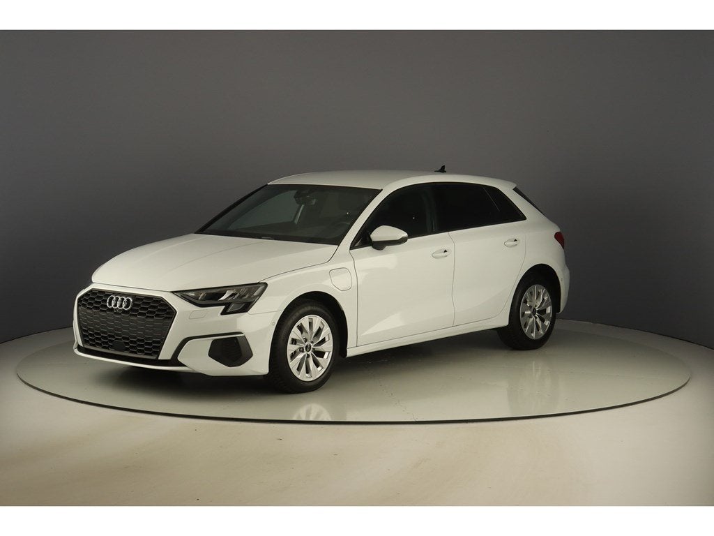 Audi A3 40TFSIe 204pk Attraction, Auto's, Audi, Automaat, Wit, 5 deurs, Hybride Elektrisch/Benzine