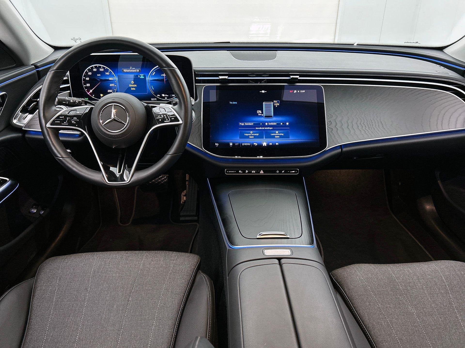Mercedes-Benz E-Klasse 300 e Break Luxury Line | Distronic +, Auto's, Automaat, Dealer onderhouden, Gebruikt, Zwart