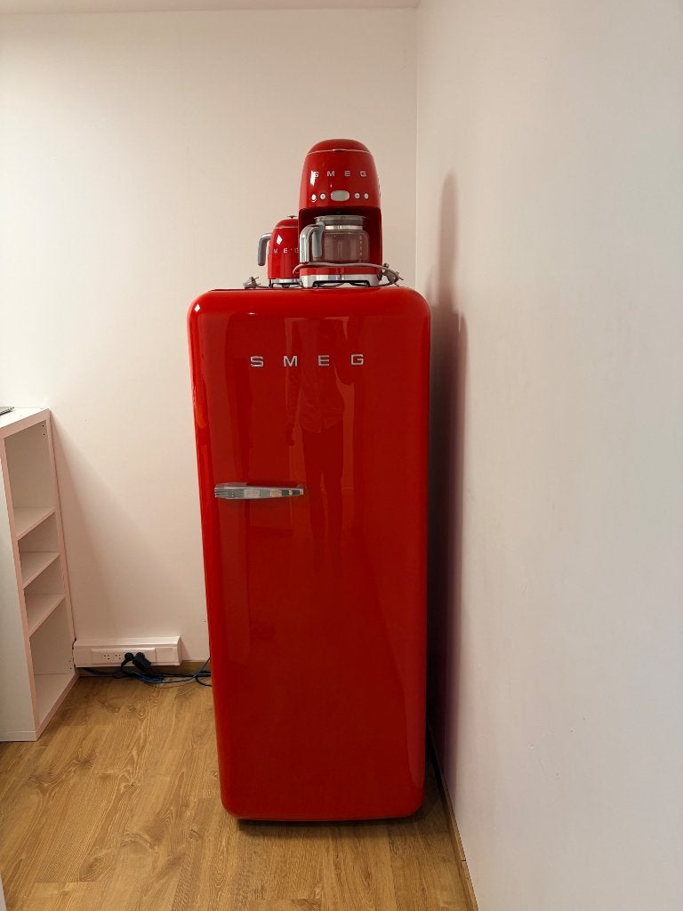 Frigo smeg rouge, Electroménager, Avec compartiment congélateur, Comme neuf, 150 à 200 litres, Enlèvement