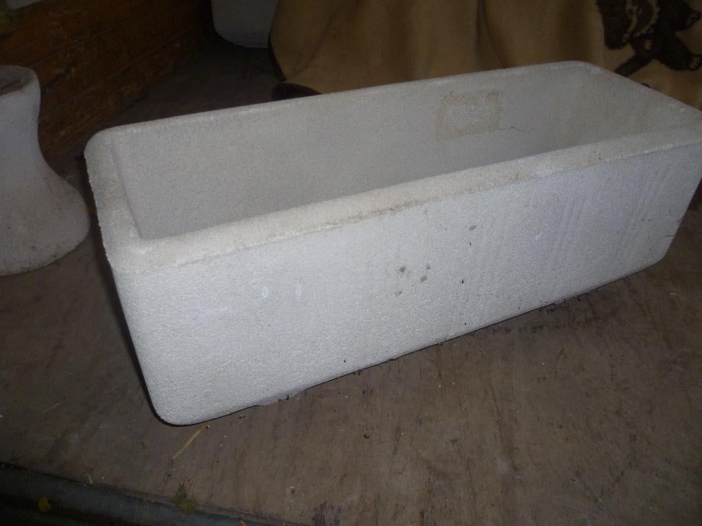 14  GR. STENEN BLOEMBAKKEN nog nieuwe uit faling, Antiek en Kunst, Curiosa en Brocante, Ophalen
