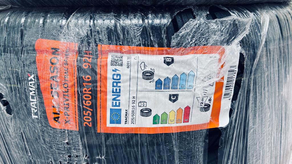 4 pneus neufs TRACMAX All Season  Dimension : 205/60 R16 92H, Autos : Pièces & Accessoires, Pneus & Jantes, Neuf, 4 Saisons, 16 pouces