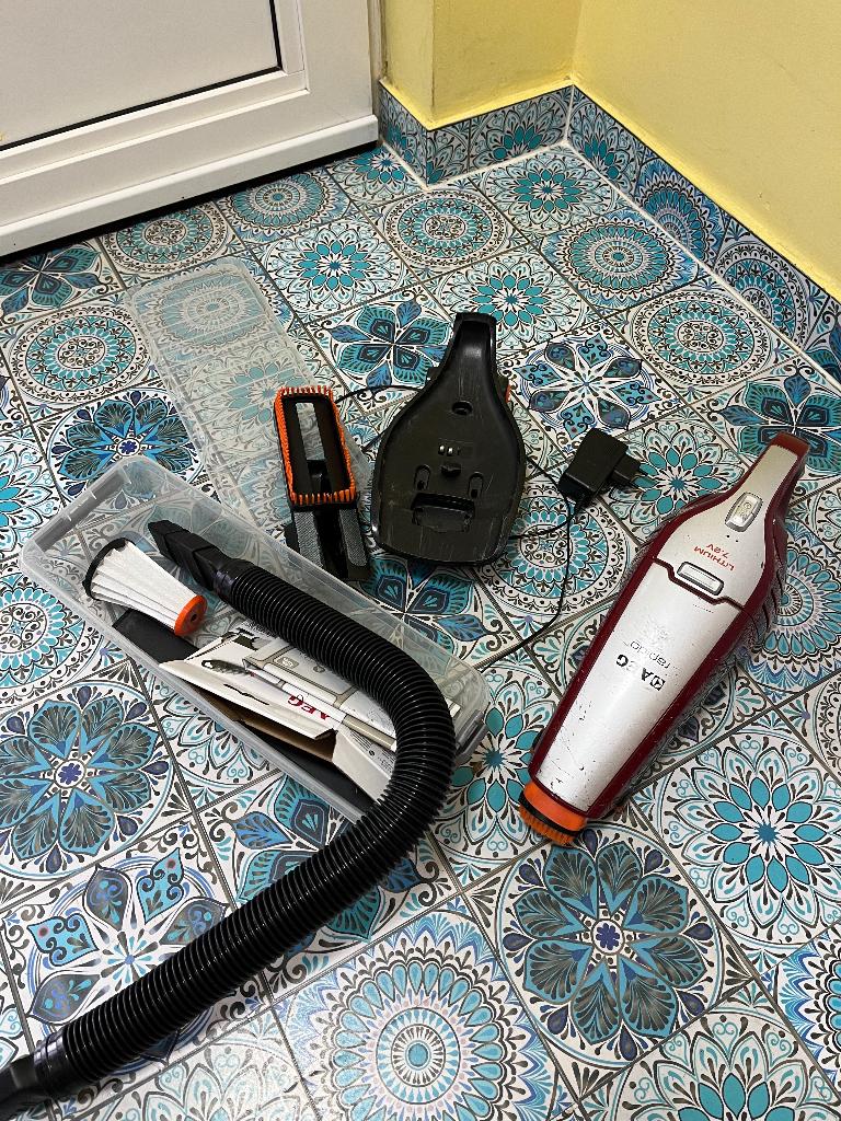 aspirateur AEG 7.2V li-ion, Electroménager, Enlèvement, Utilisé, Réservoir, Aspirateur