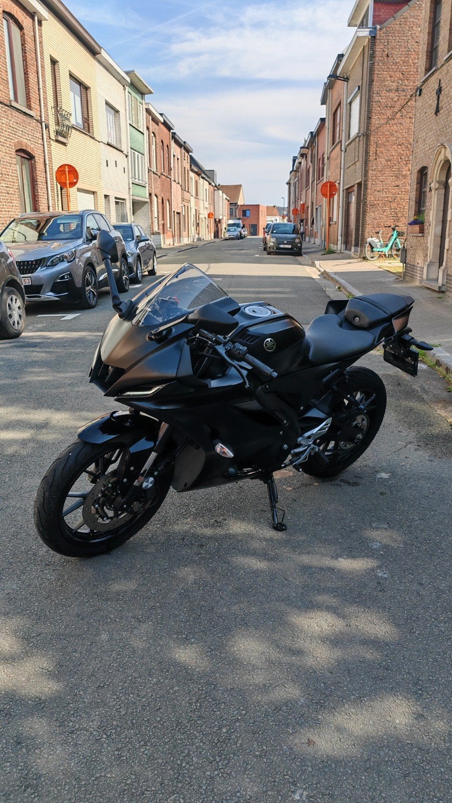 Le quickshifter 125cc Yamaha YZF R125 2025 est comme neuf, Motos, Occasion, Particulier, ABS, 125 cm³