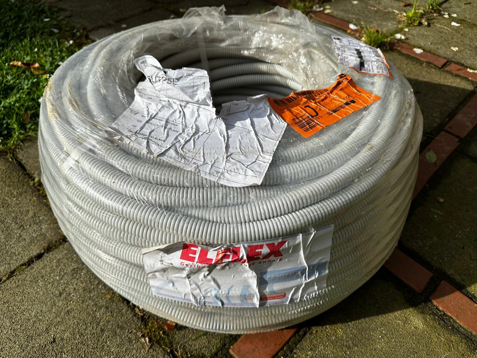 100m preflex buis met 3G1,5 VOB en 1 UTP kabel, Doe-het-zelf en Bouw, Elektriciteit en Kabels, Ophalen, Nieuw, Overige typen