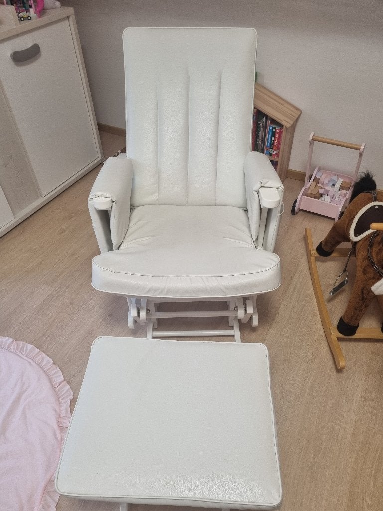 Fauteuil d'allaitement QUAX en cuir blanc avec repose-pieds, Ophalen, Gebruikt, Minder dan 75 cm, Hout
