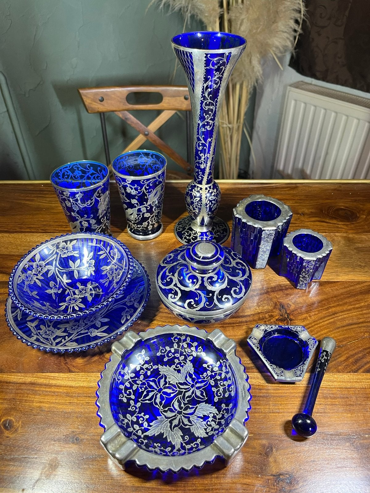Lot verre bleu cobalt avec monture/deco en étain, Antiquités & Art, Enlèvement ou Envoi