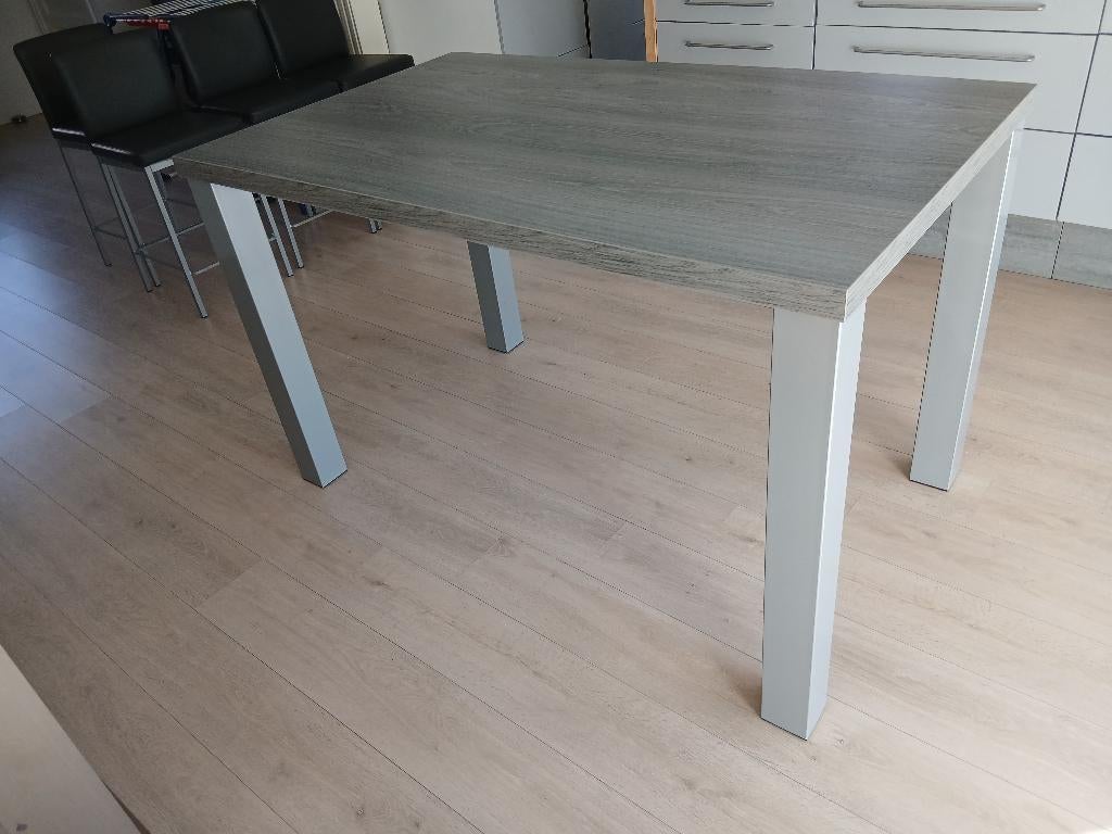 Hoge tafel met 6 krukken, Ophalen