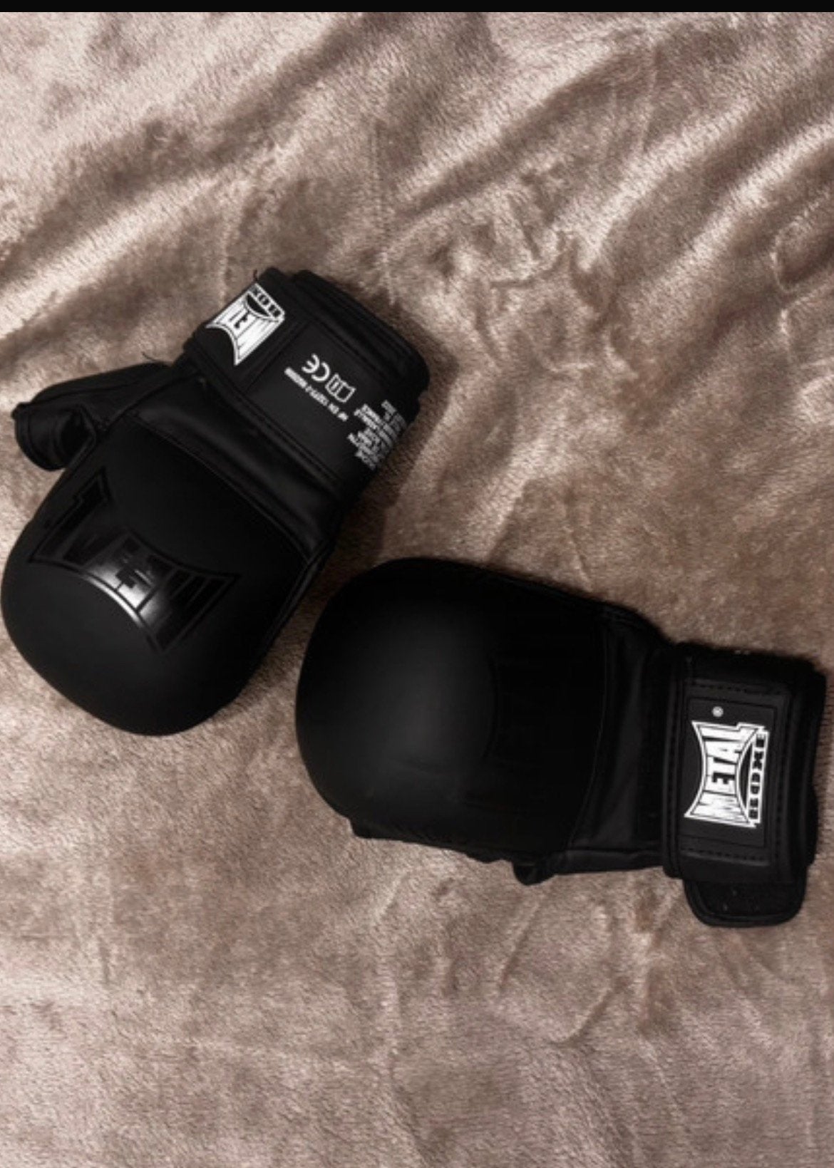 Gants mma metal, Enlèvement, Comme neuf