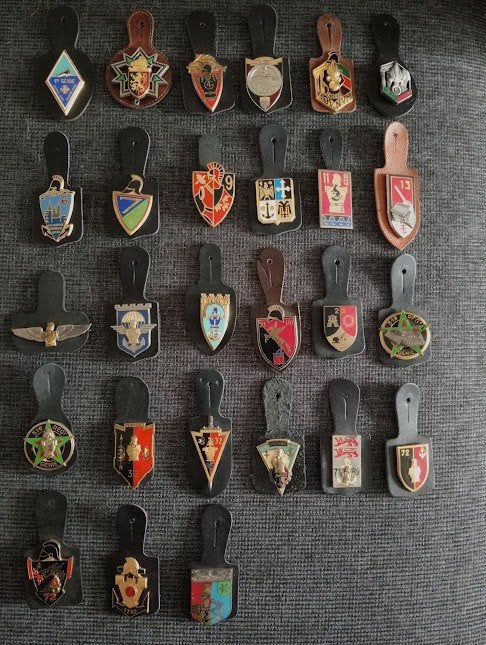 Plusieurs breloques de l'Armée Française., Enlèvement ou Envoi, Armée de terre, Emblème ou Badge