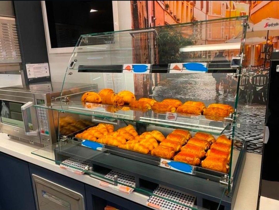 Vitrine voor koekjes, Ophalen