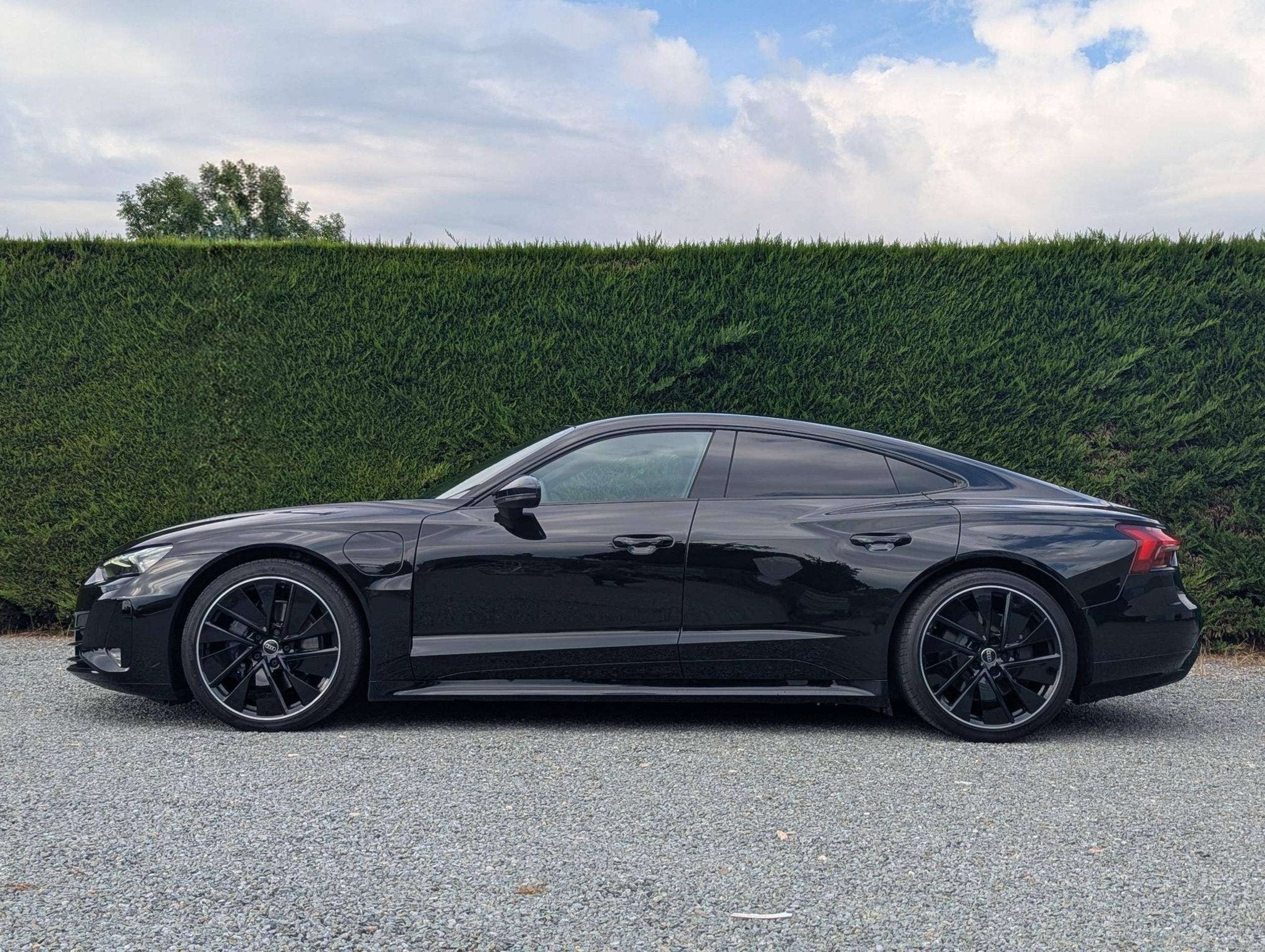 Audi e-tron GT Sportstoel plus - Matrix led - glazen dak - b, Auto's, Automaat, 4 deurs, Gebruikt, Zwart