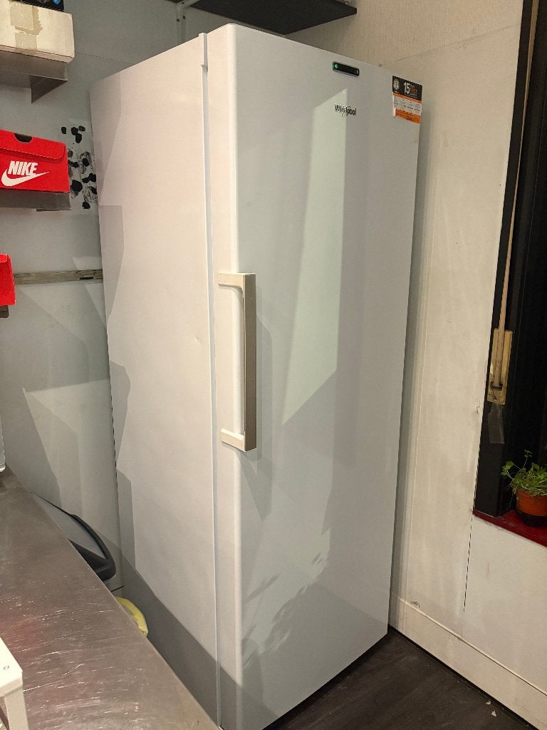 CONGELATEUR VERTICAL, Electroménager, 200 litres ou plus, Enlèvement, Utilisé, Avec compartiment congélateur