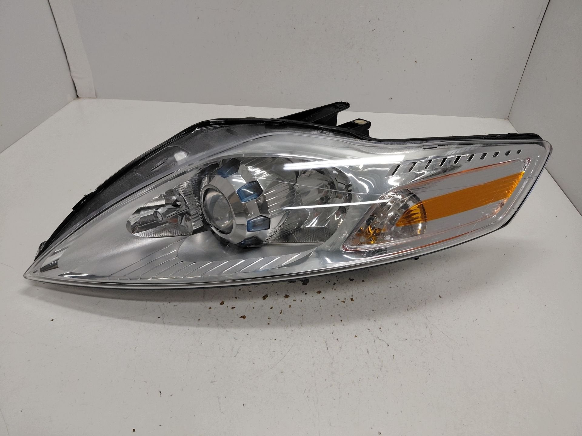 Phare gauche Ford Mondeo, Info@ford.com, Ford Motor Company, American Road 1
48126  Dearborn, Ford