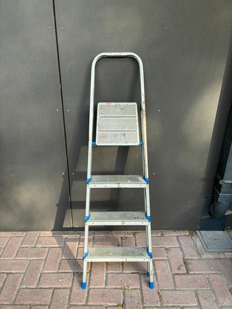 Escabeau - plus haute marche +- 88 cm - 25 EUR, Bricolage & Construction, Enlèvement, Comme neuf