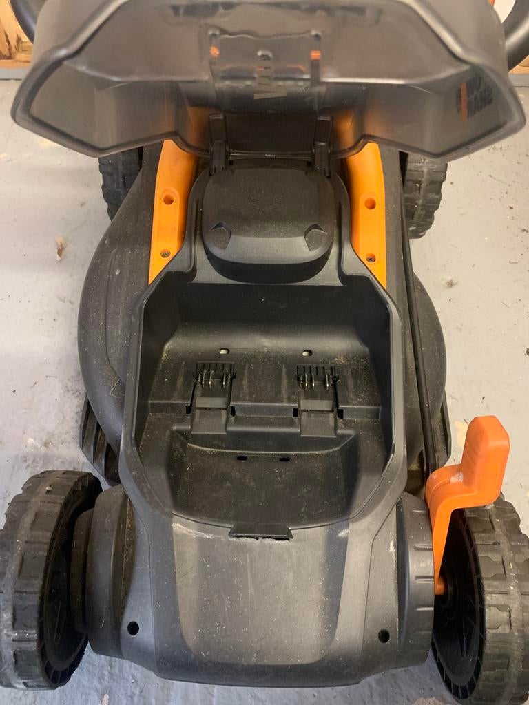 Worx gras en kantenmaaier, Ophalen, Accu-grasmaaier, 40 t/m 49 cm, Opvangbak