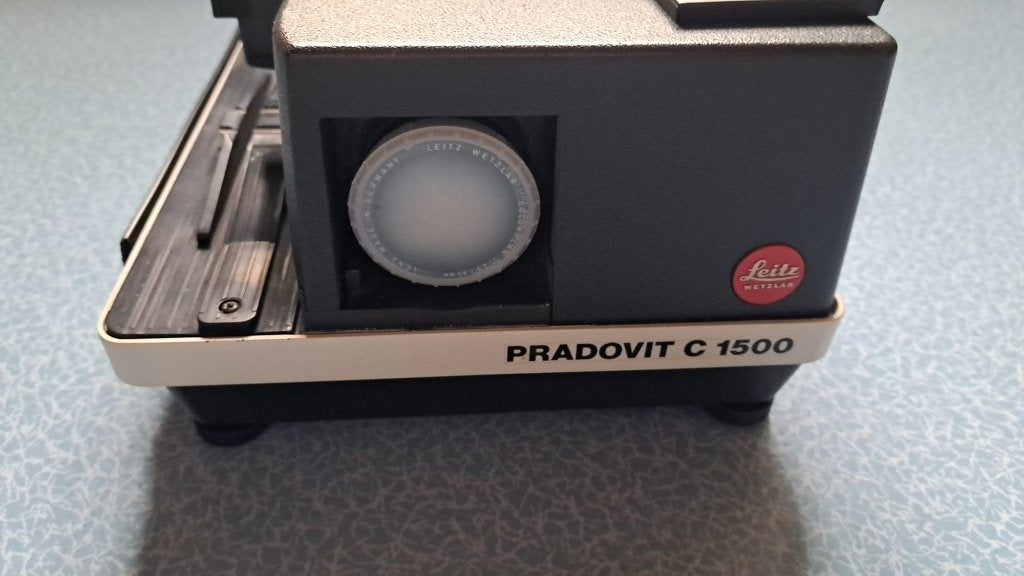 Leitz diaprojector pradovit C1500 en Reflecta B200 viewer, Audio, Tv en Foto, Diaprojectoren, Ophalen, Gebruikt