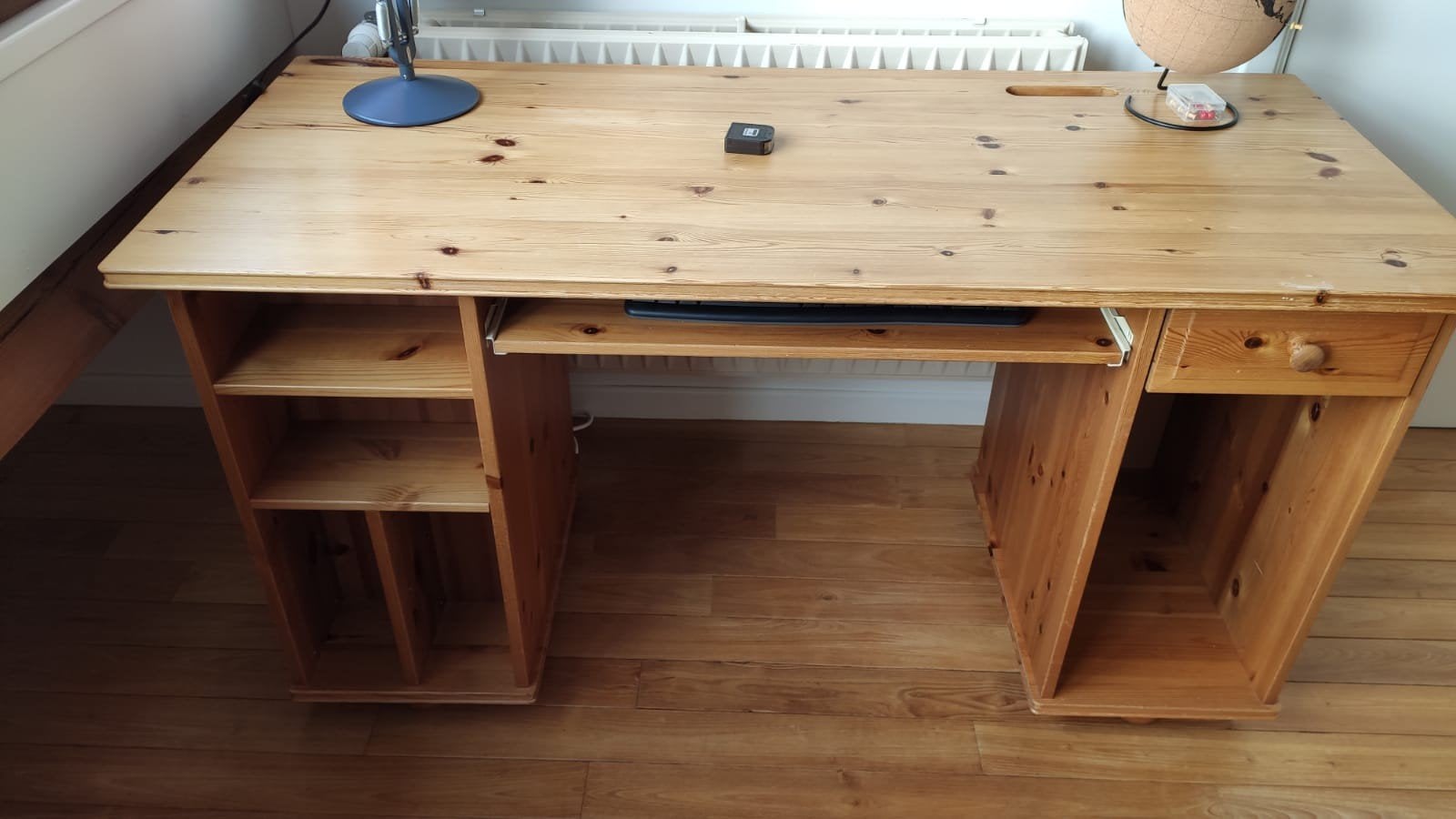Bureau pin massif IKEA 141 x 61 cm, Huis en Inrichting, Bureaus, Ophalen, IKEA