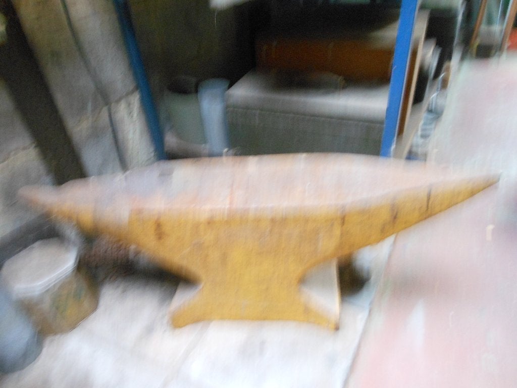 une enclume, Bricolage & Construction, Enlèvement, Utilisé