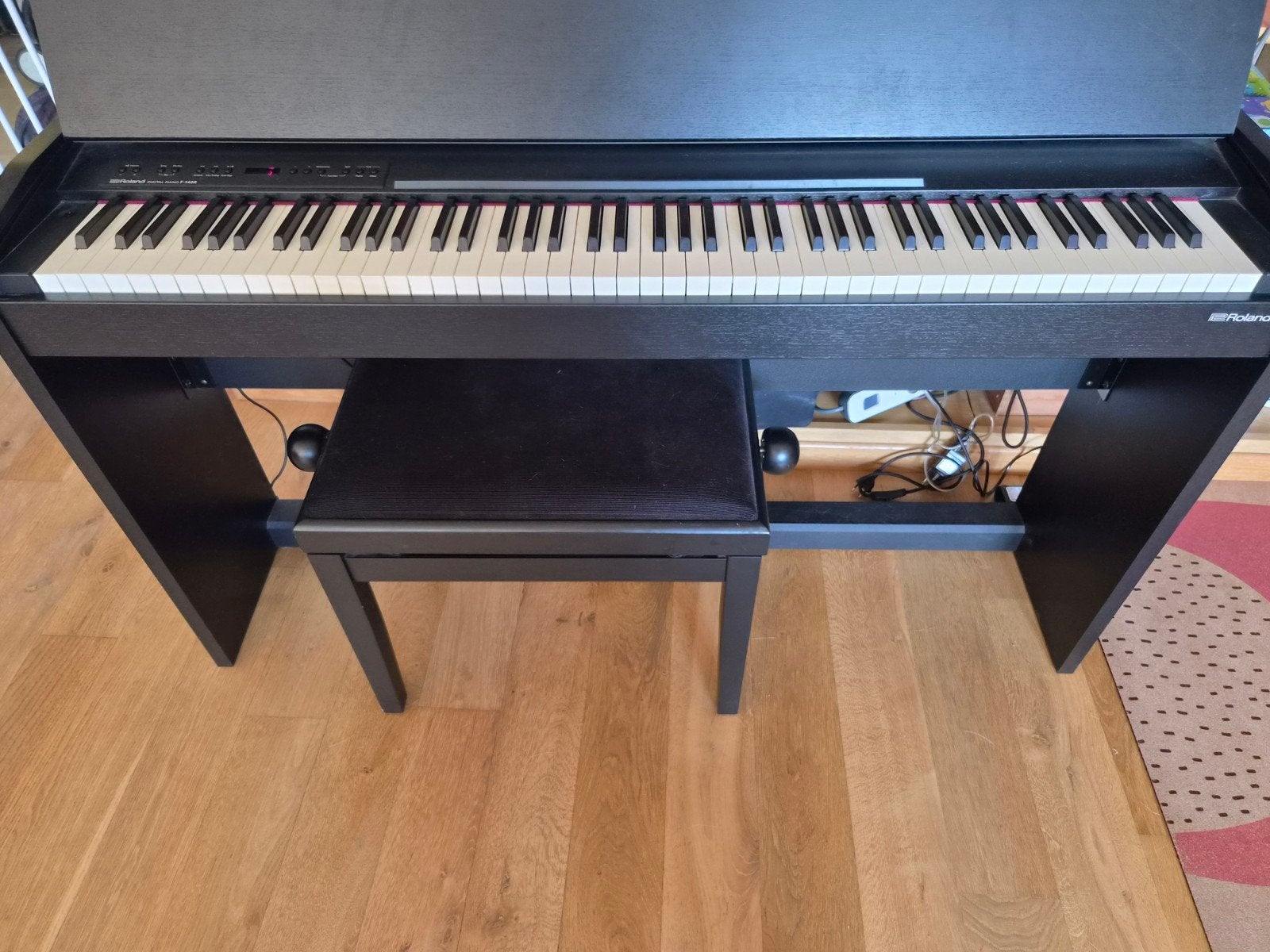 piano électrique Roland F-140R + tabouret, Ophalen, Piano