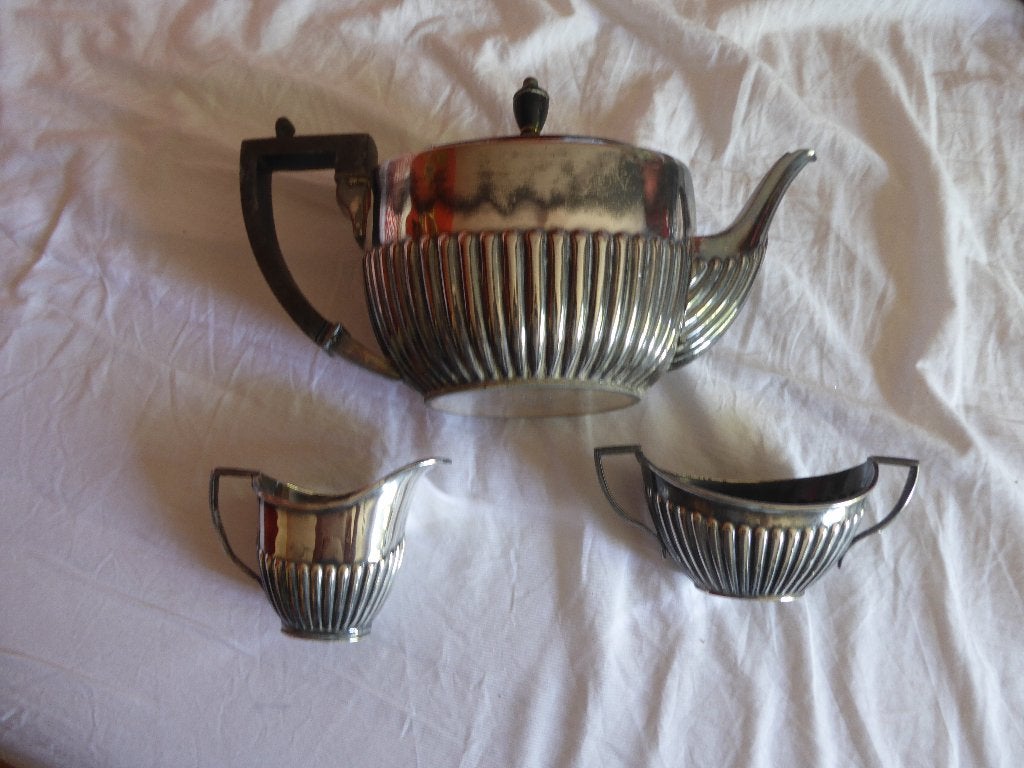 antieke theepot met melkkan  en suikerpot, Antiek en Kunst, Ophalen