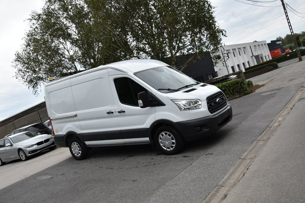 Ford Transit 2.0 TDCi L2H2 Camera/Navigatie/Leder/Laadkast, 3500 kg, 4 cilinders, Wit, Leder