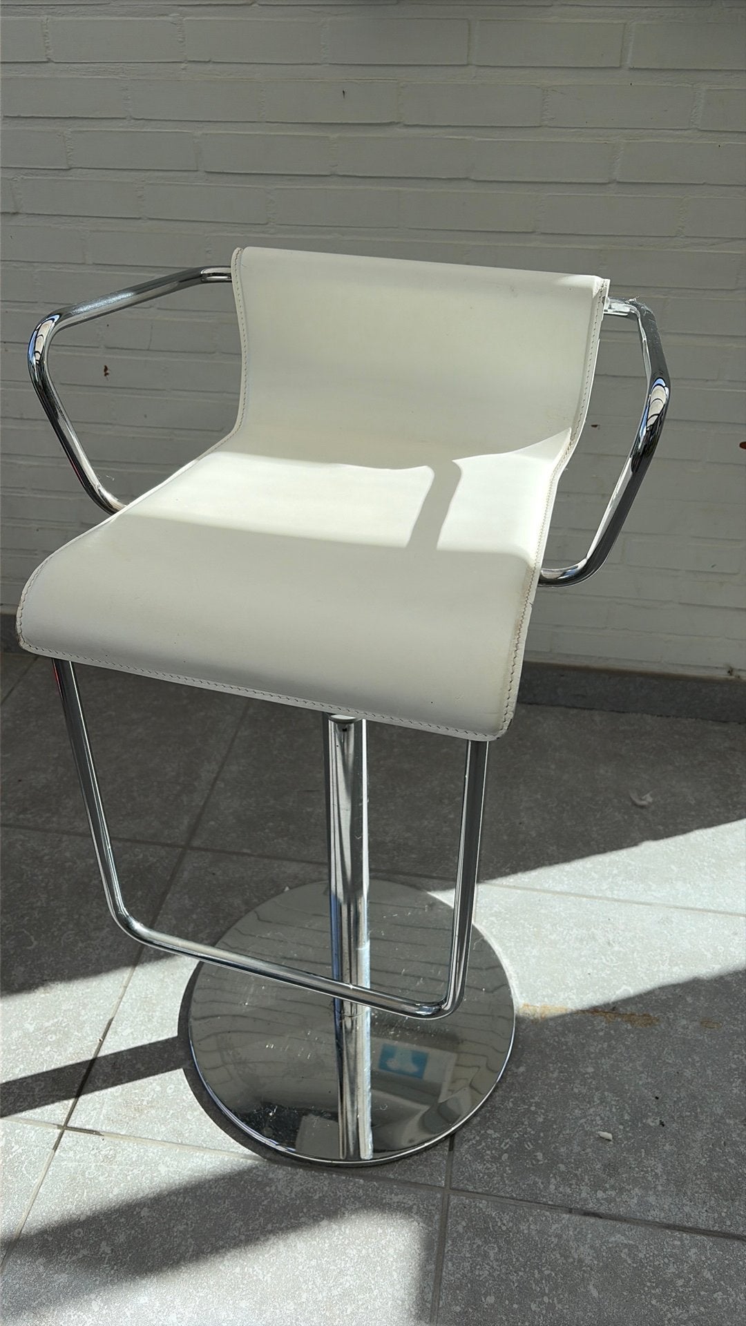 Chaise de bar haute, 1 tabouret, Comme neuf, Enlèvement, Cuir