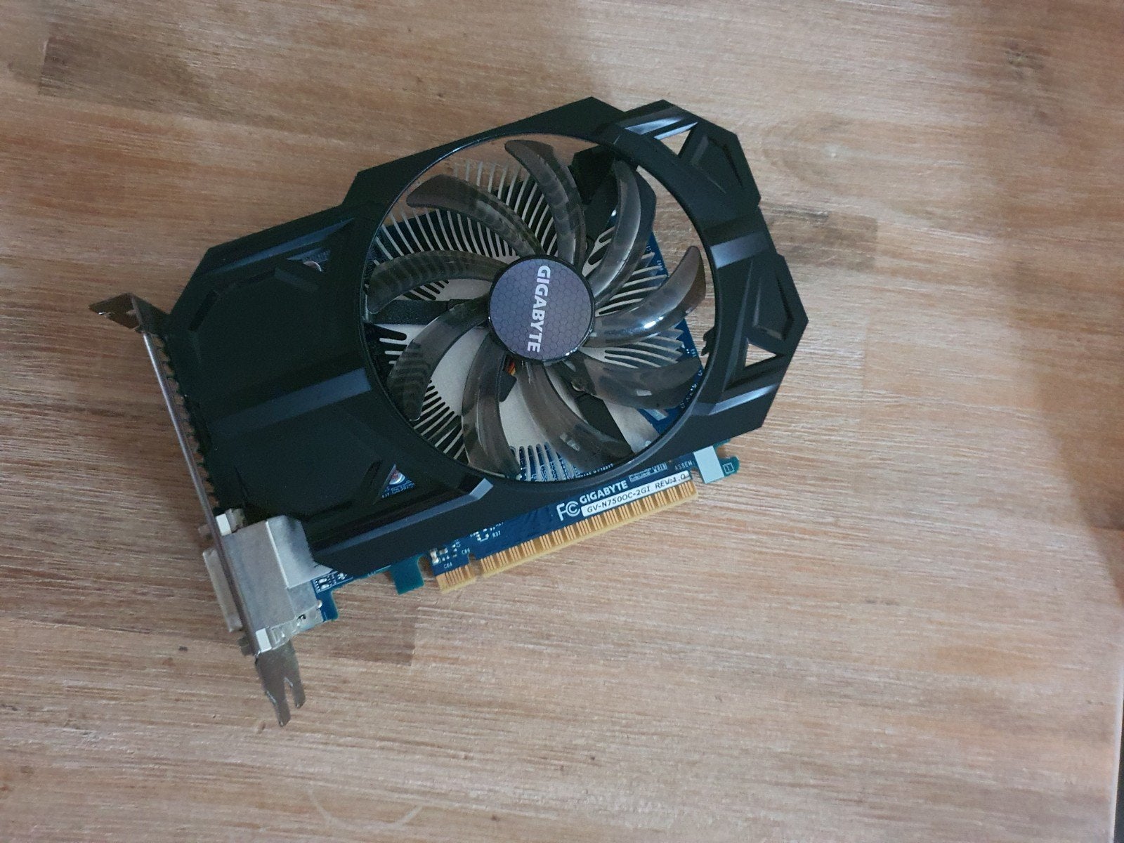 Gigabyte Nvidea GeForce GTX750 2gd ddr5 hdmi, Ophalen
