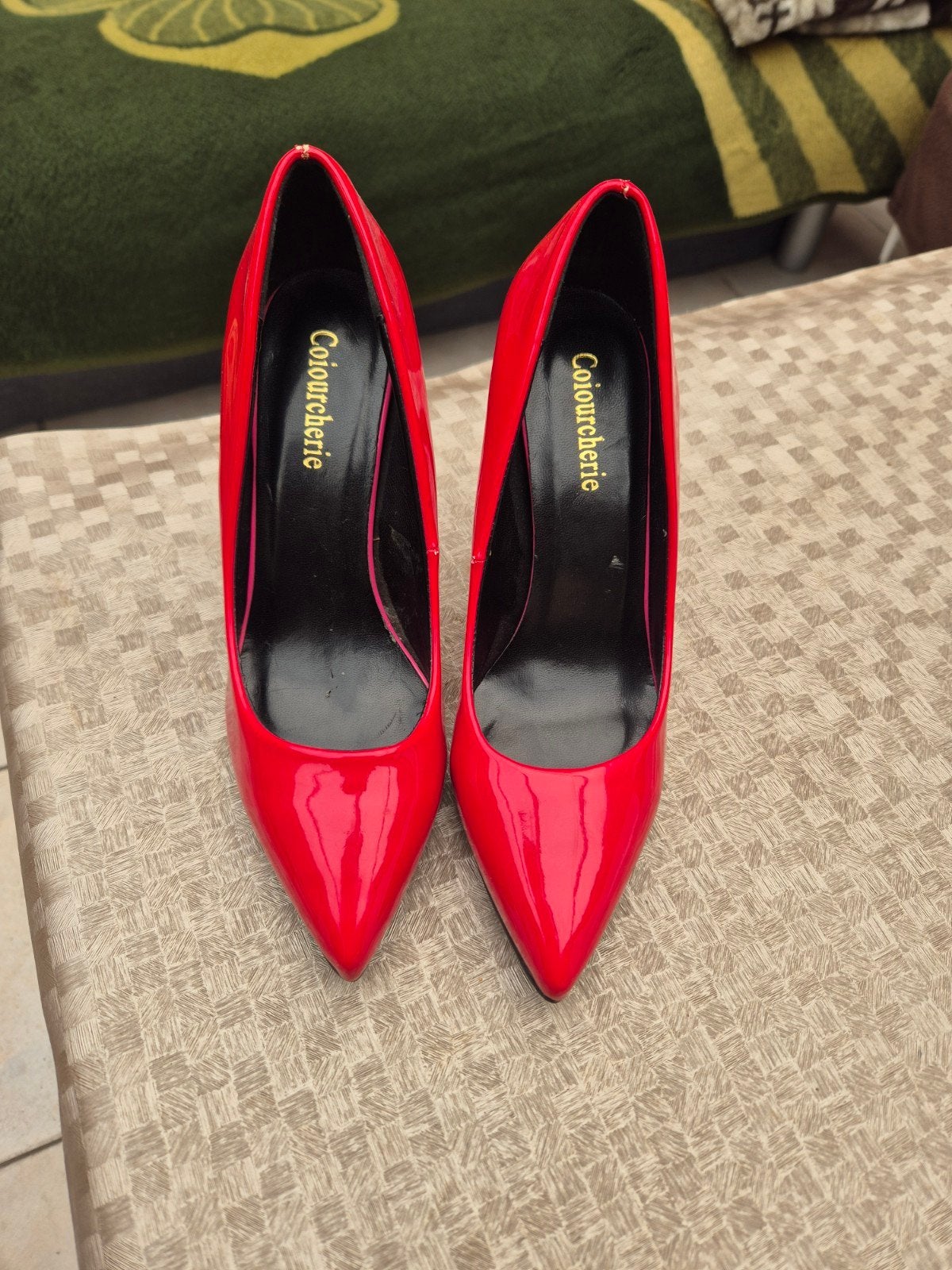 Mooie rode gelaakte  dames pumps met dunne haakjes maat 36, Enlèvement ou Envoi, Escarpins