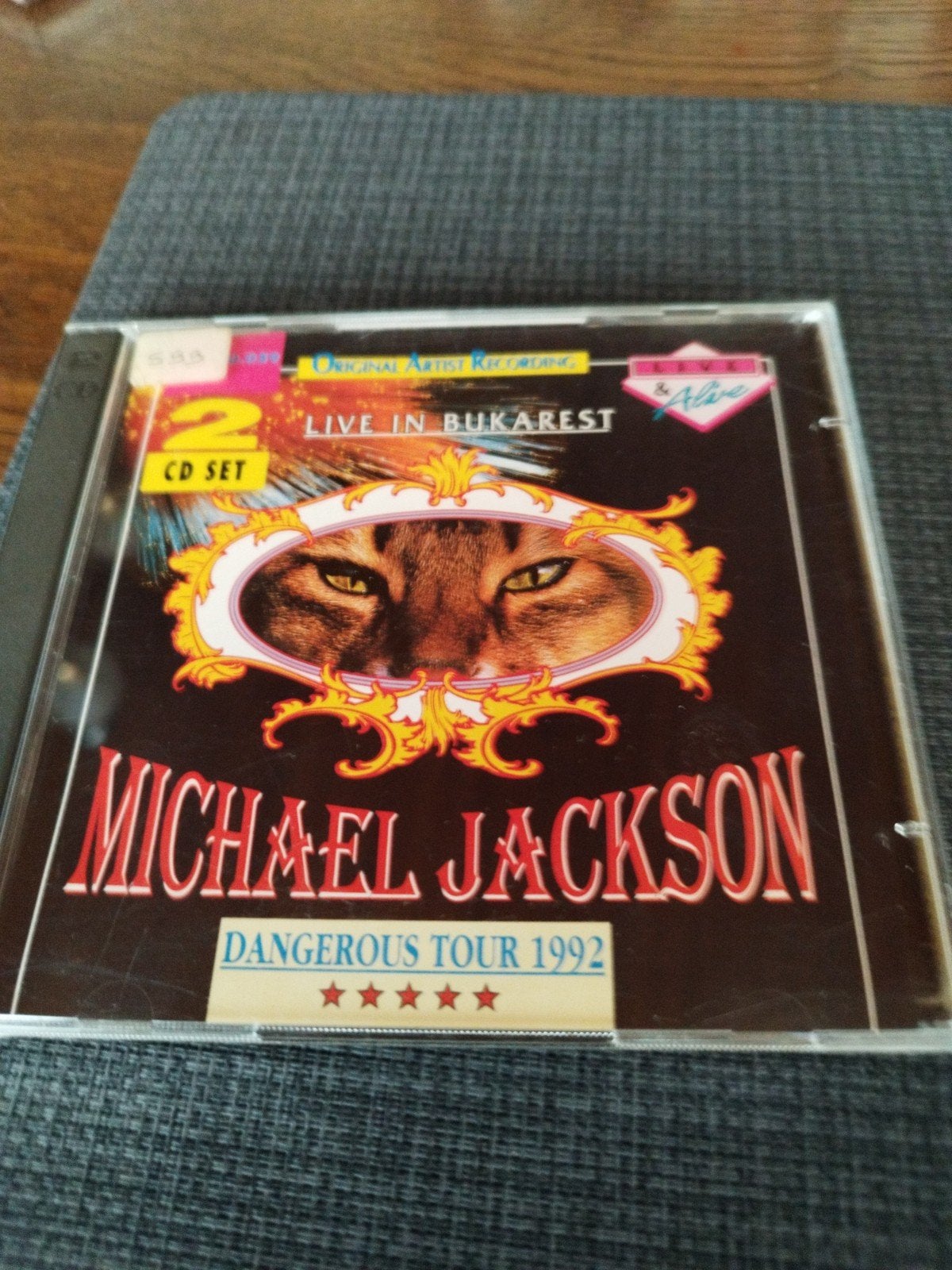 Cd Michael Jackson dangerous, Enlèvement