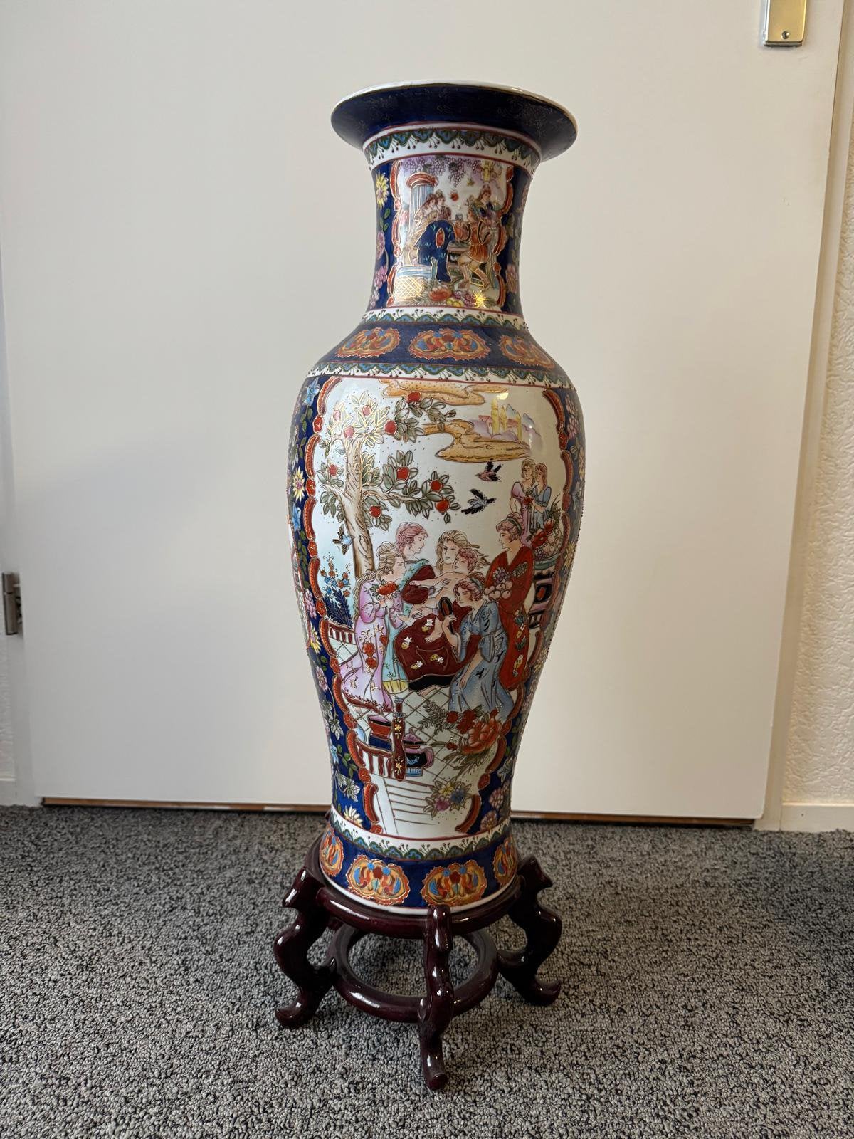 Grote antieke Chinese vaas met voetje, Enlèvement
