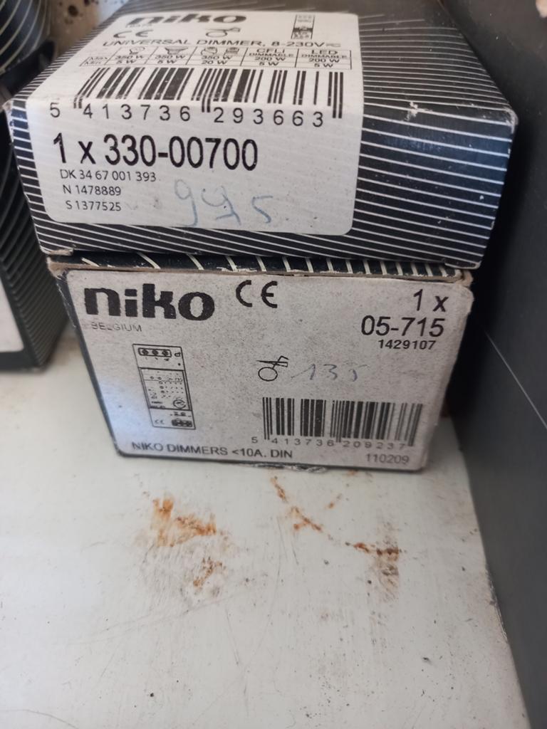 Niko dimmers. Home control. Rf inbouwdector usb lader, Doe-het-zelf en Bouw, Elektriciteit en Kabels, Nieuw, Schakelaar, Ophalen of Verzenden