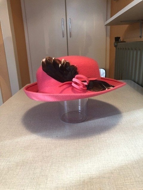 Fuchsiaroze hoed met pluimpjes, Vêtements | Femmes, Enlèvement ou Envoi, Neuf, Chapeau