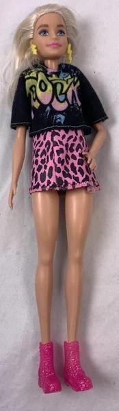 Mattel Barbie Fashionistas Pop #155 Rock T-shirt GRB47 2020, Verzenden, Zo goed als nieuw, Fashion Doll