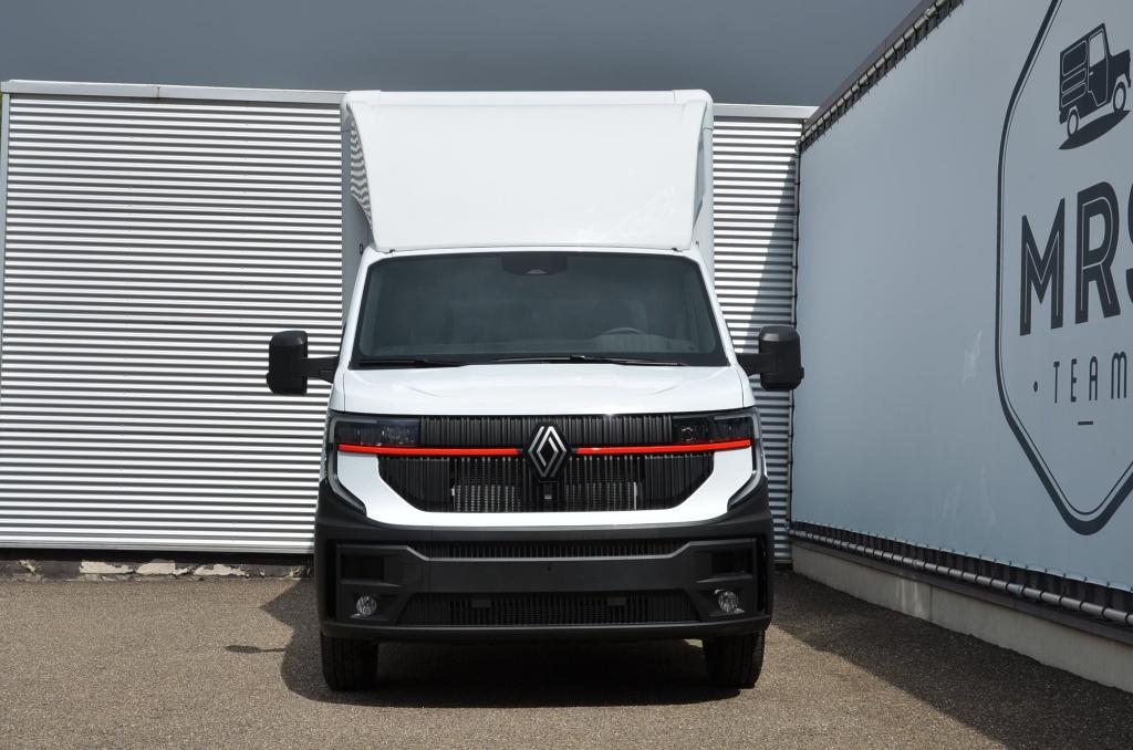 Renault Master- Meubelbak-Laadklep-Automaat-Nieuw- 45990+BTW, Auto's, Bestelwagens en Lichte vracht, Automaat, 4 deurs, Stof, https://public.car-pass.be/vhr/d5d03922-f16d-4fd4-b73a-0edfe892e4be