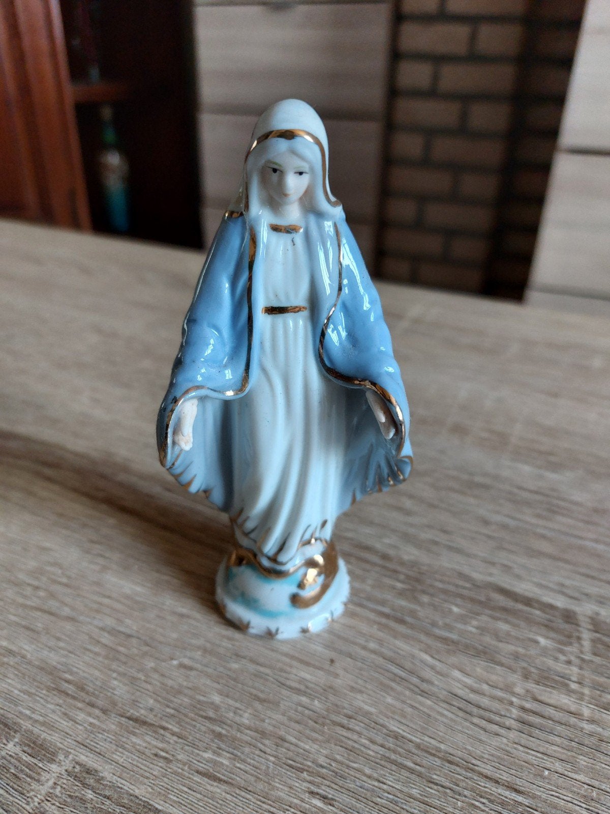 Beeldje van de Maagd Maria in blauw en wit porselein - 13 cm, Ophalen of Verzenden