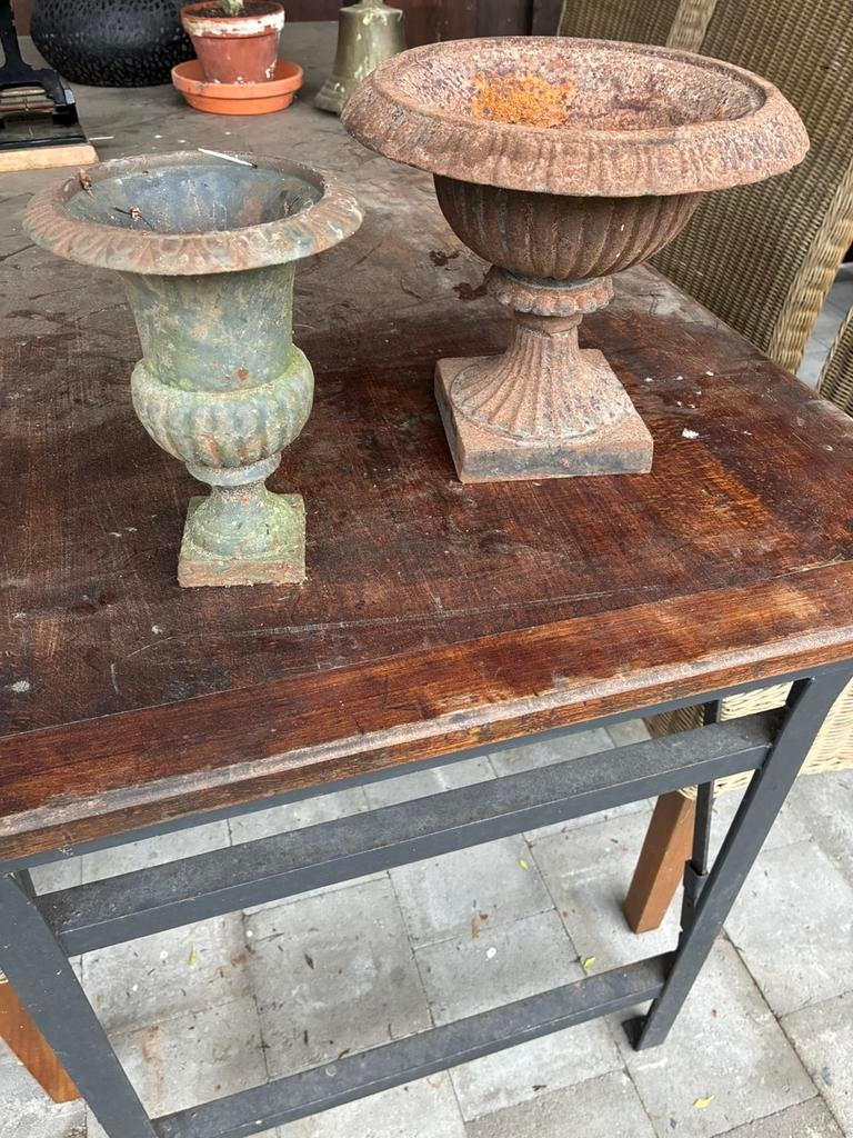 Gietijzeren vazen, Tuin en Terras, Ophalen, Zo goed als nieuw
