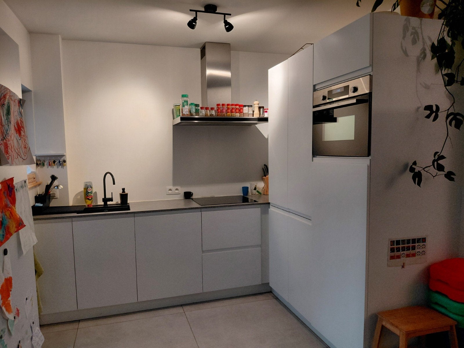 Cuisine d'angle KVIK, construite en 2021, blanche, Synthétique, Enlèvement, Blanc, Cuisine d'angle