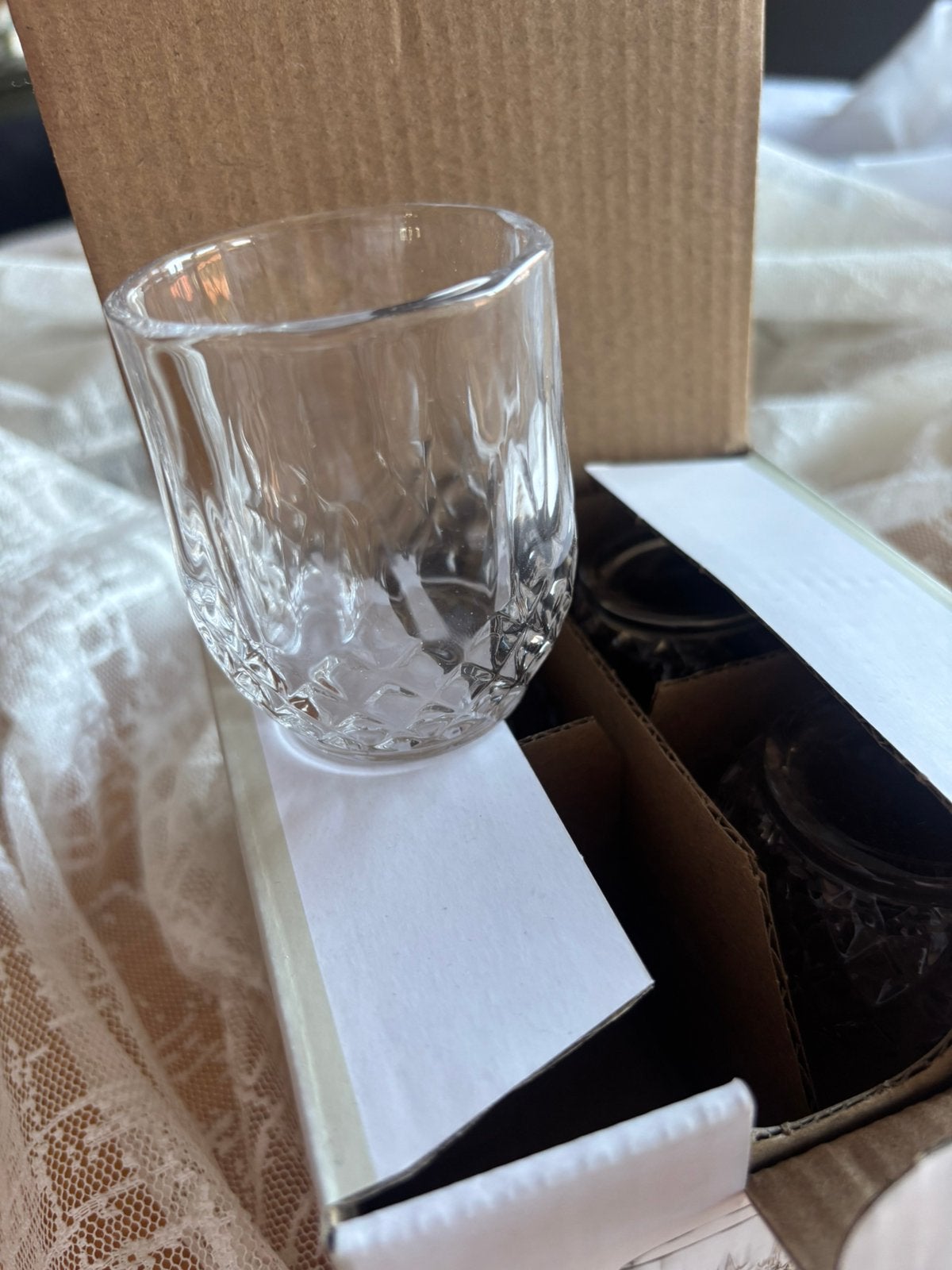 Nouveaux verres à boire, Enlèvement, Neuf