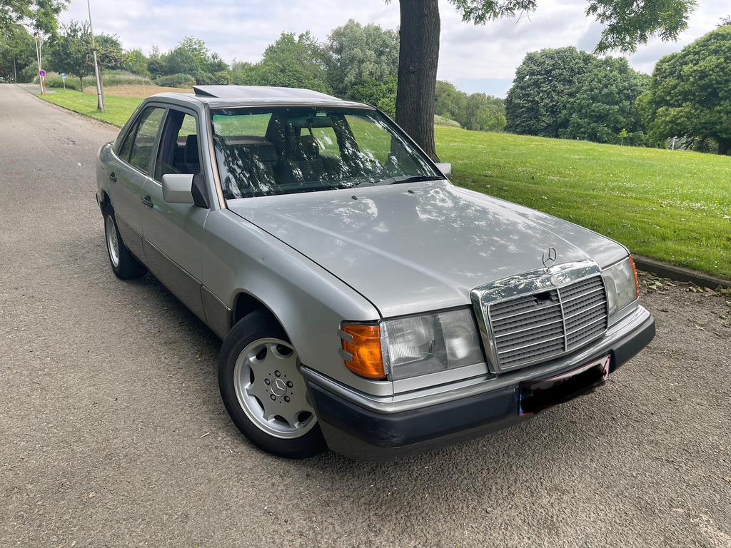 Mercedes 250d oldtimer-automaat van bouwjaar 1990, foto 2