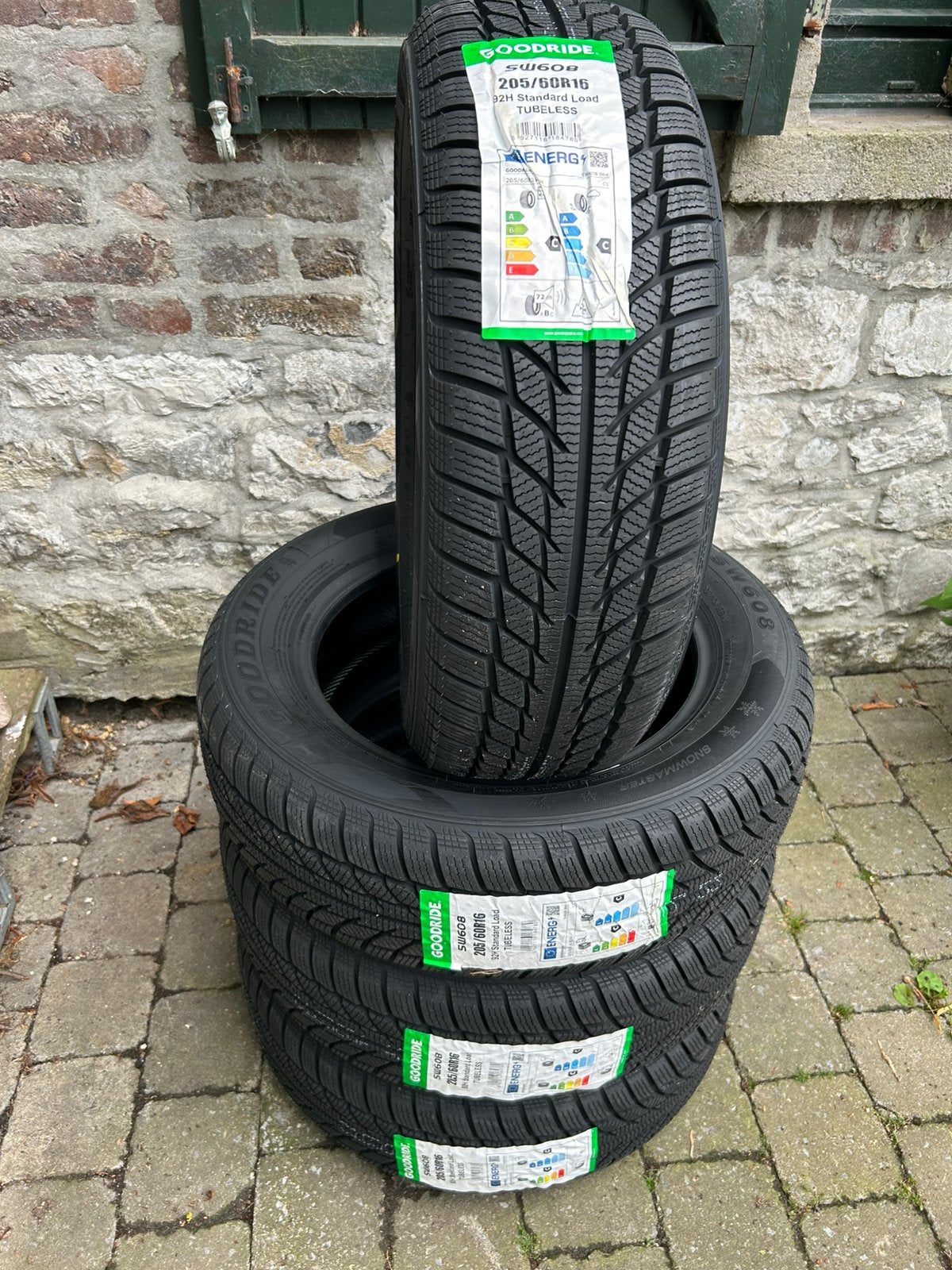4 nouveaux pneus hiver goodride en 205/60/16 92H, Neuf, Pneus hiver, 16 pouces, Véhicule de tourisme