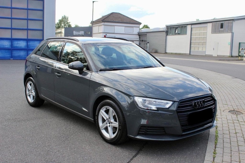 Audi A3 1.6 TDI 116cv Stronic 7 / Elegante, Cuir, Argent ou Gris, Euro 6, Entretenue par le concessionnaire