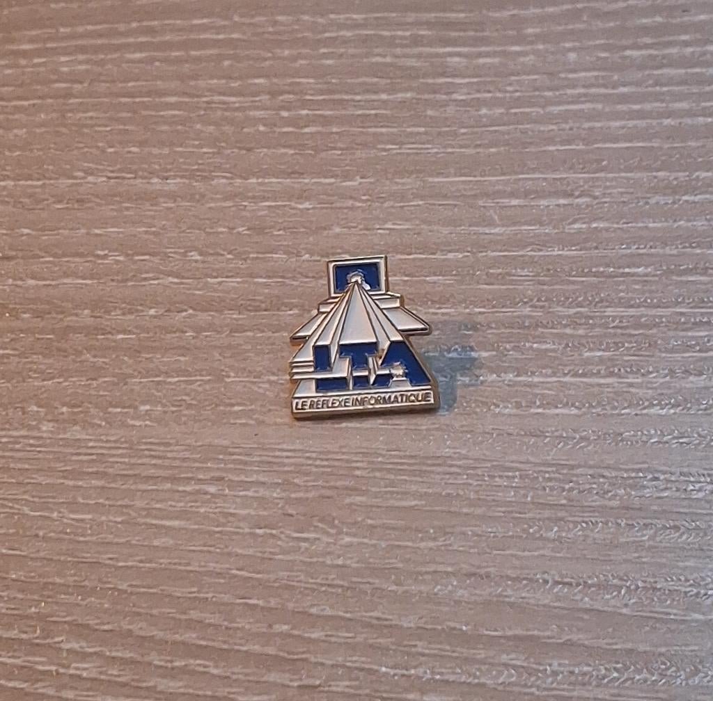 PIN - LE REFLEXE INFORMATIQUE, Envoi, Utilisé, Autres sujets/thèmes, Insigne ou Pin's