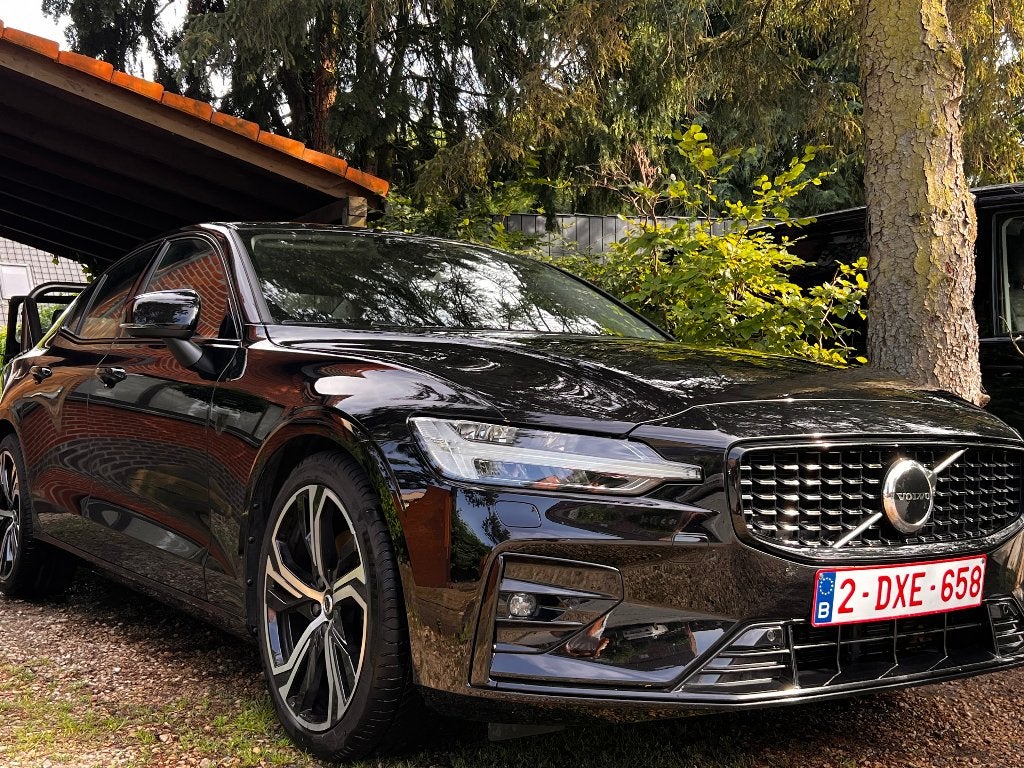 Volvo S60 Plus B4 Mild Hybrid Benzine Dark, Autos, Volvo, 4 portes, Noir, Automatique, Particulier