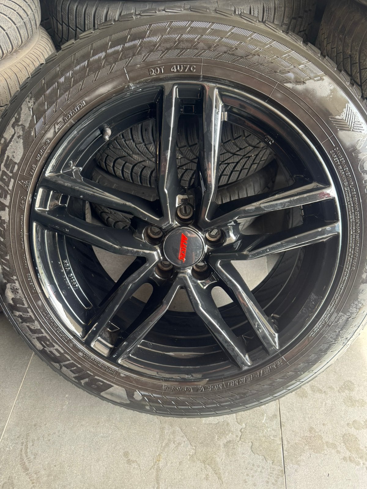 ️ 4 JANTES ALUTEC 18” + PNEUS HIVER YOKOHAMA – 225/55 R18, Autos : Pièces & Accessoires, Pneus & Jantes, Pneus hiver, Enlèvement