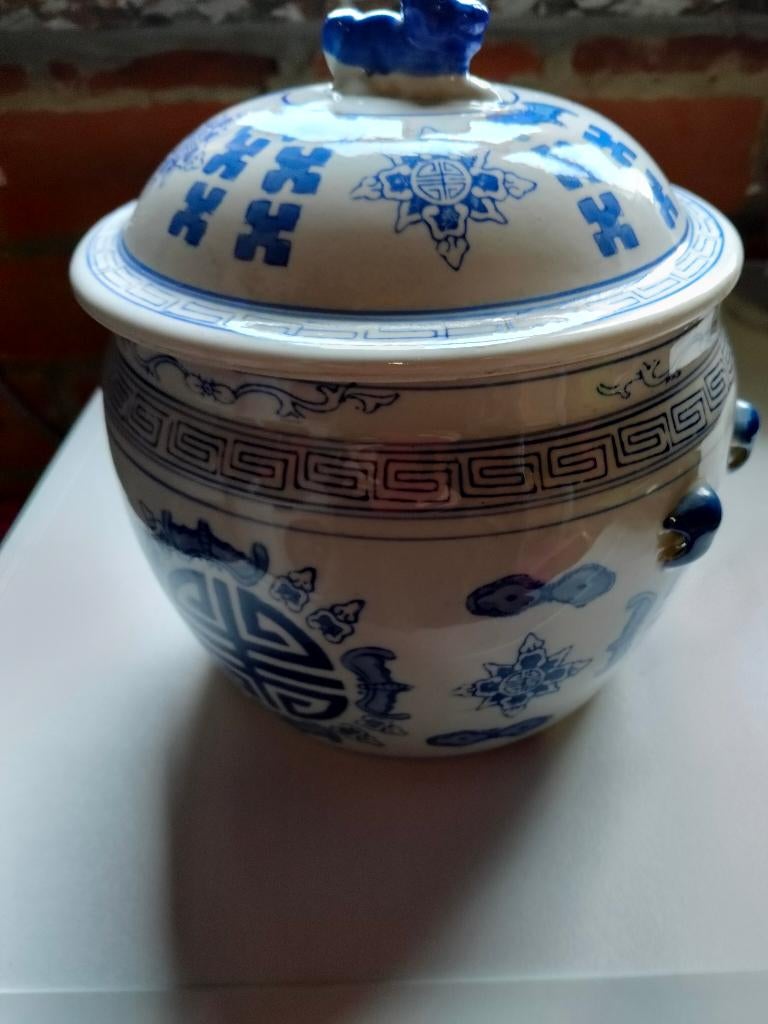 pot en porcelaine chinoise, Enlèvement