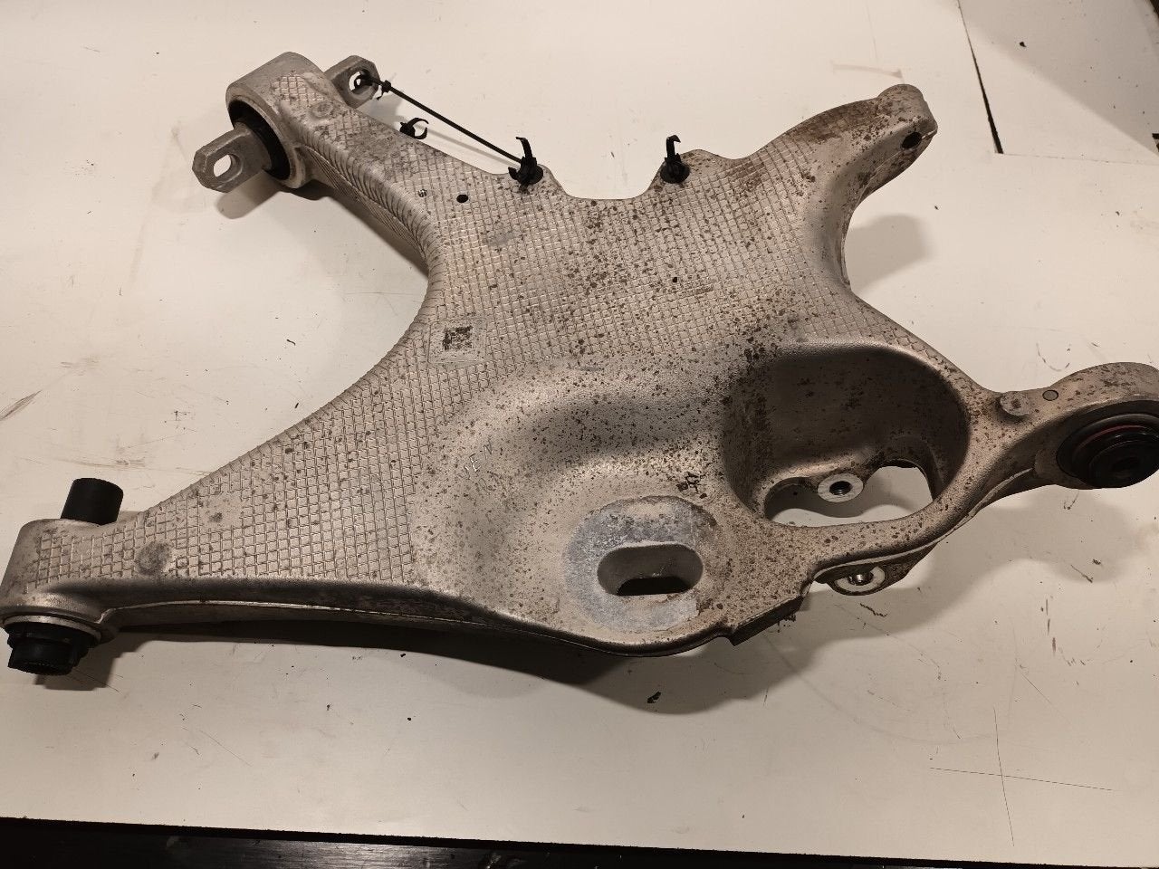 Draagarm rechts achter Volvo XC60, Onderdelen@venauto.nl, Van der Ven Autorecycling B.V., Gebruikt, Ettenseweg 76, 4706 PB Roosendaal, The Netherlands
