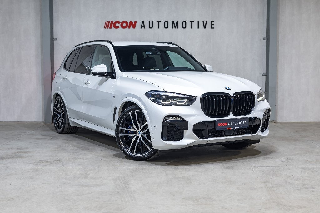 BMW G05 X5 45E M - M PACK | 22" | ACC | COMFORTZETELS | XDRI, Auto's, Automaat, Dealer onderhouden, 3500 kg, Wit