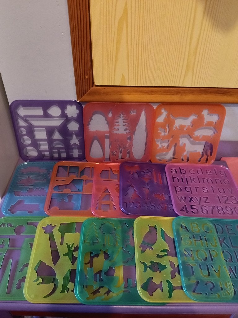 13 vintage tekensjablonen. (tuppertoys), Ophalen of Verzenden, Gebruikt