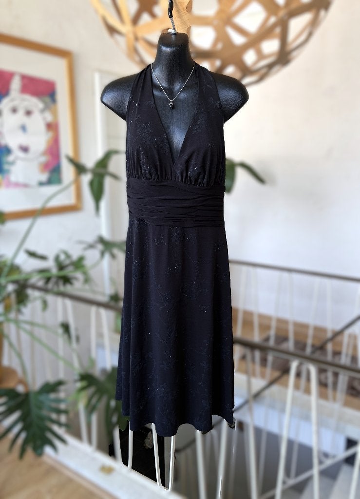 Coquette halterjurkje met glitter patroon, zwart, mt 36-38, Kleding | Dames, Zwart, Ophalen of Verzenden, Zo goed als nieuw, Knielengte